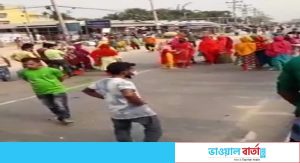 ঢাকা-ময়মনসিংহ মহাসড়কে বকেয়া  বেতনের দাবিতে শ্রমিকদের বিক্ষোভ