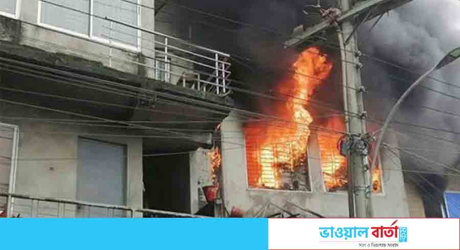 গাজীপুরে জুতা তৈরির কারখানায় ভয়াবহ আগুন