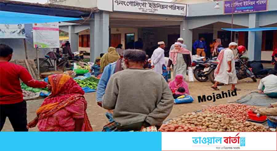 শ্রীপুরে পরিষদের বারান্দায় শতবছরের বাজার