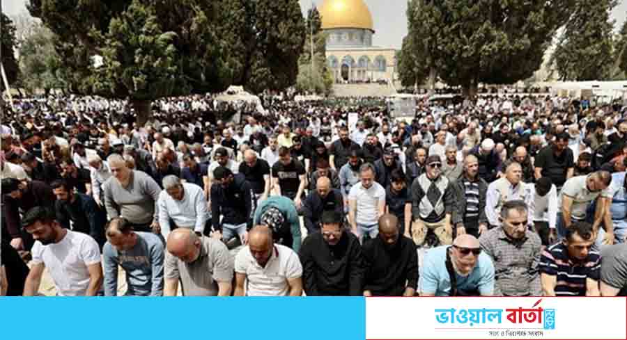 আল-আকসায় রমজানের প্রথম জুমায় ৮০ হাজার মুসল্লির অংশগ্রহণ