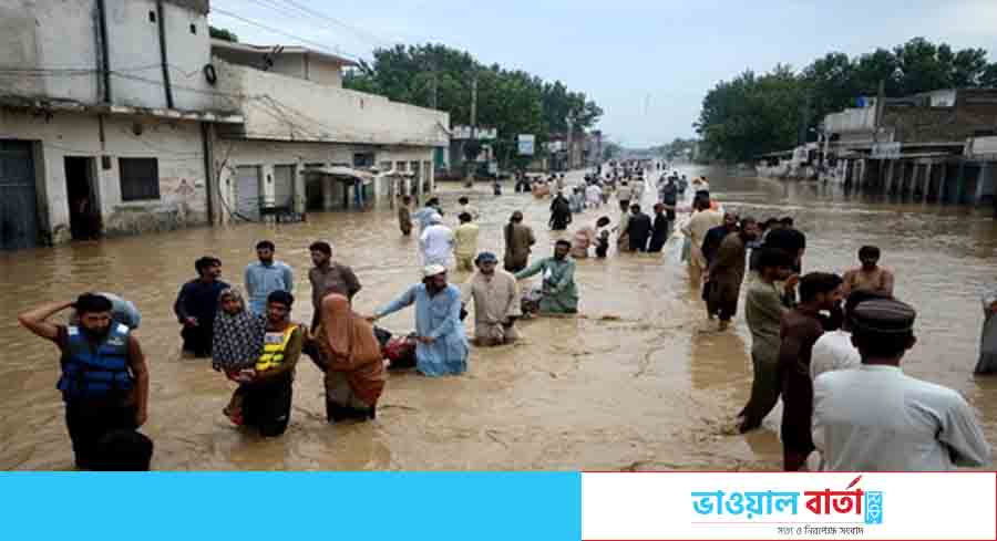পাকিস্তানের এক-তৃতীয়াংশ পানির নীচে